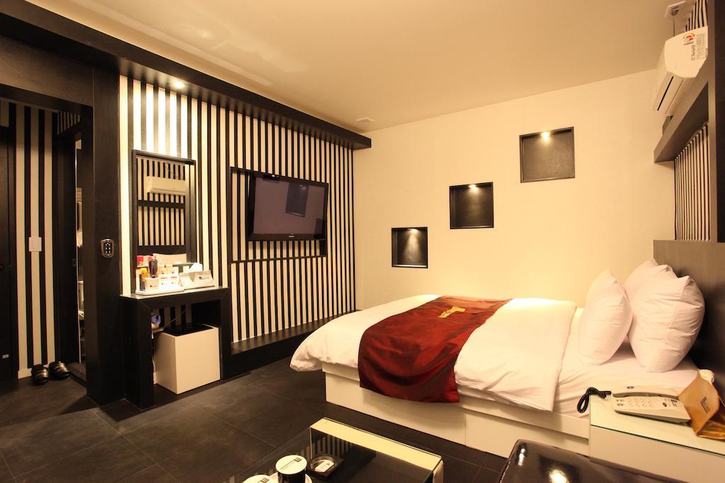 Hotel Pharaoh Seoul Bagian luar foto
