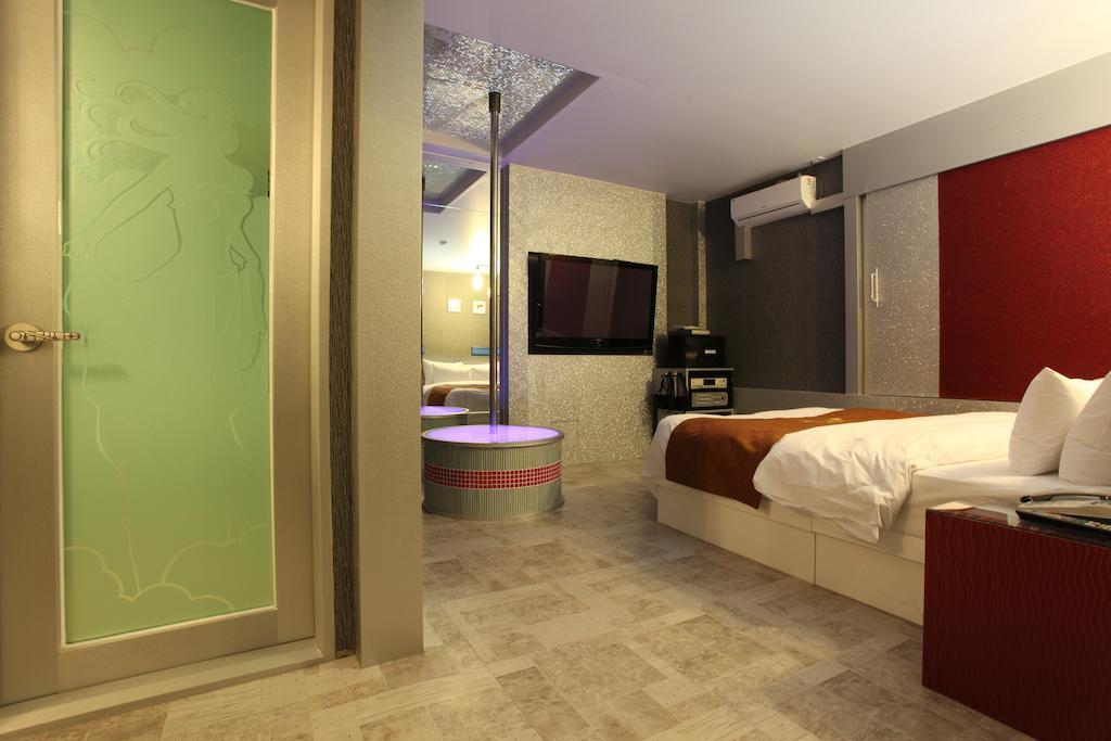 Hotel Pharaoh Seoul Bagian luar foto