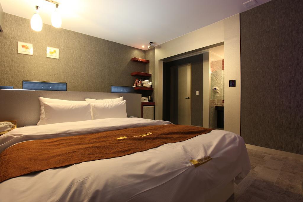 Hotel Pharaoh Seoul Bagian luar foto